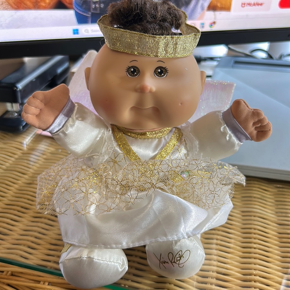 Cabbage Patch kids snugglies Christmas doll angel 2010 series pre owned